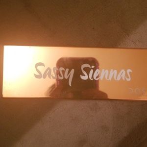 Sold!!!! Dose Sassy Siennas Eyeshadow Pallete